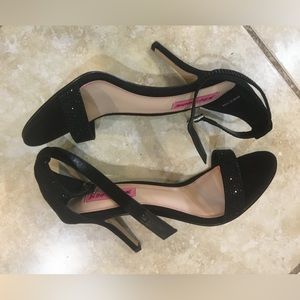 Betsey Johnson Brodway Sandals